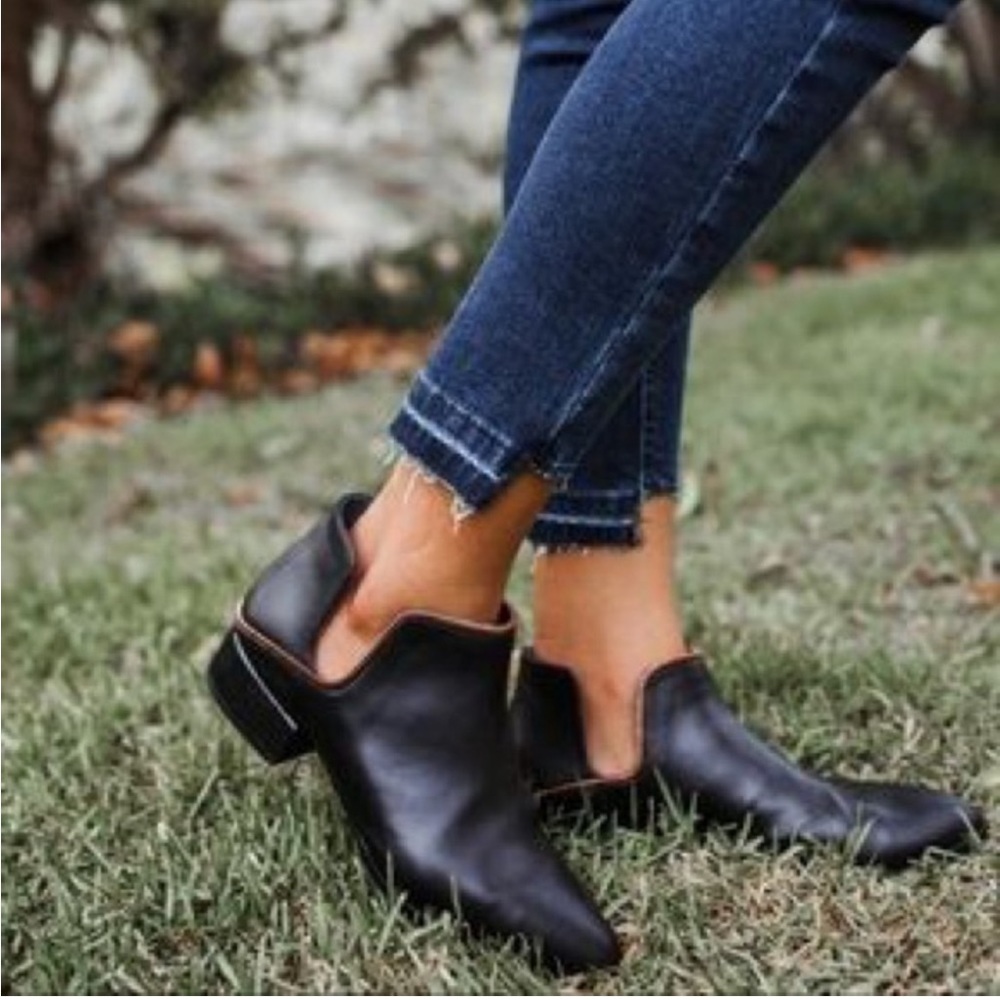 Halogen Piper zipper-trimmed leather booties
